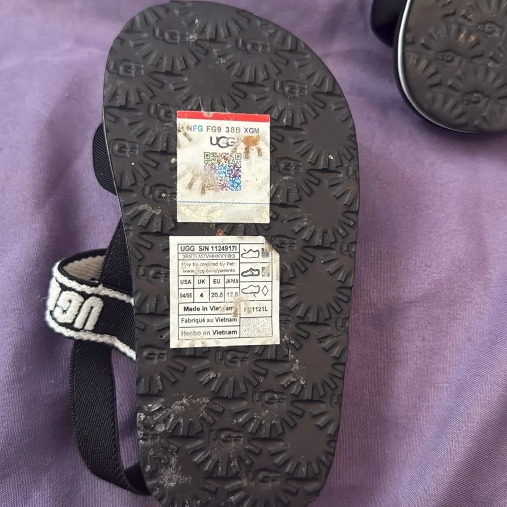 UGG Toddler Black and White Sandals - 04/05